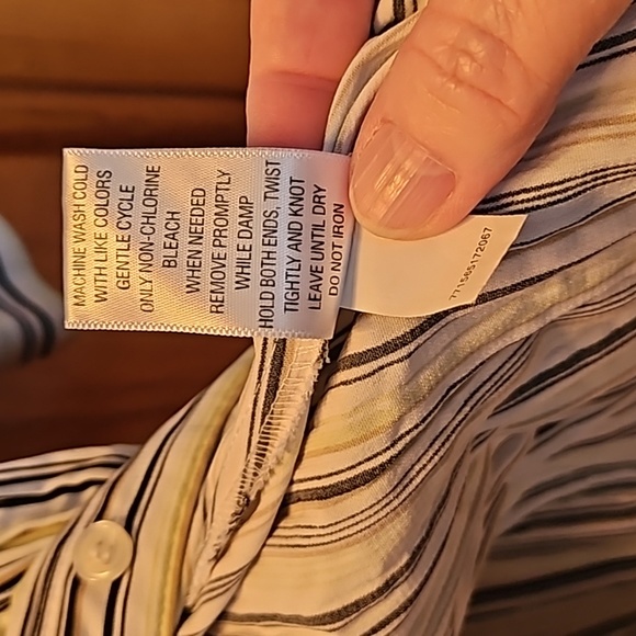 3/4 sleeve "twist" blouse - Picture 6 of 6